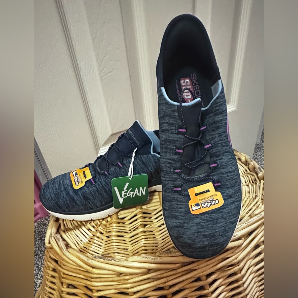 Skechers Slip In NWT Size 8